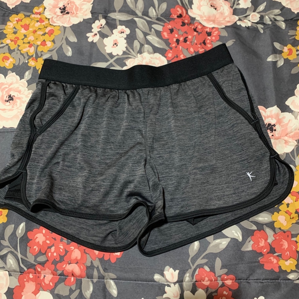 Shorts - Picture 2 of 3